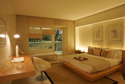 Elegant Bedroom Ideas on Elegant Bedroom With Cream Color Walls Double Bed Windows With Blinds