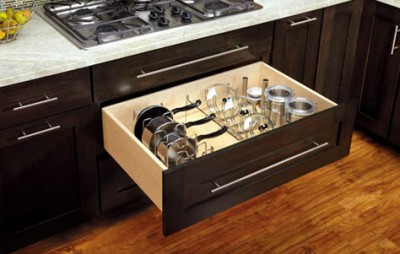 Kuchyňské zásuvky s pořadačem, to je úložný systém Rev-A-Shelf