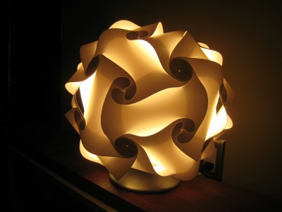 Zajímavá lampa, zdroj: BruceTurner/flickr.com