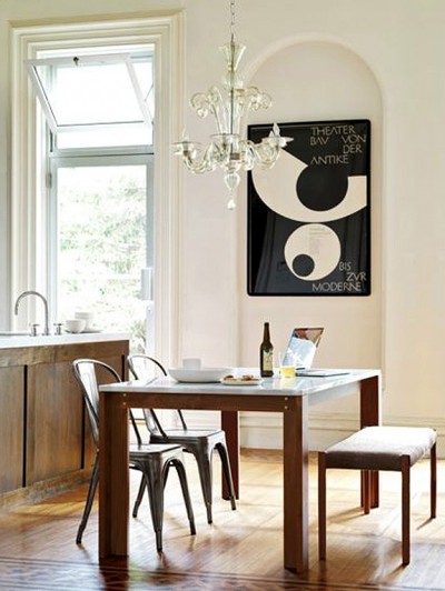 Jídelní stůl v minimalismu 36 x 36 cm
