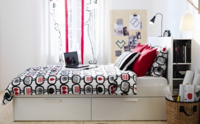 Postel s úložným prostorem. Autor: www.ikea.com