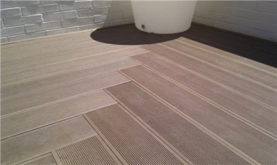Terasa s bezúdržbovou podlahou. Z WPC materiálu